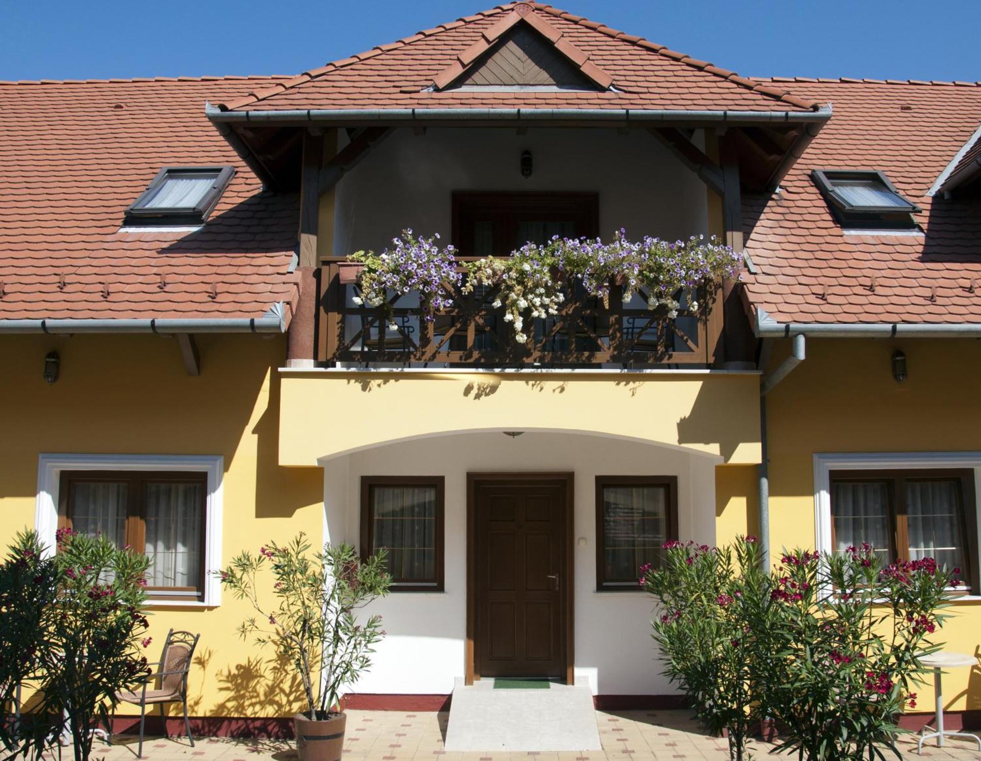 Frisko Panzio Bed & Breakfast Zalakaros Luaran gambar