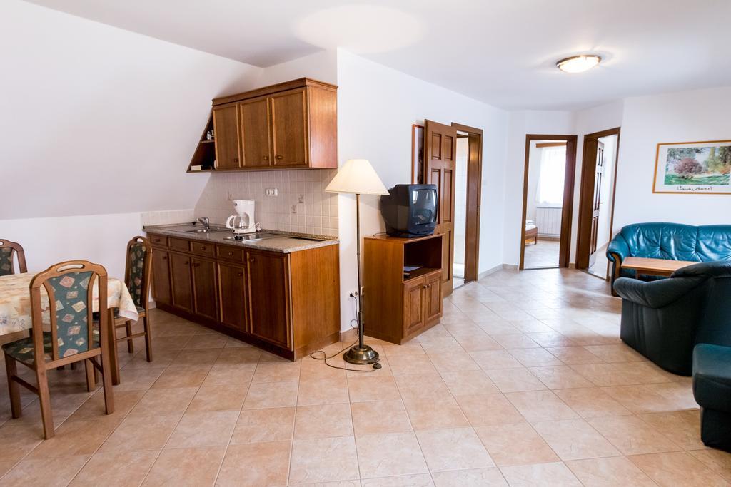Frisko Panzio Bed & Breakfast Zalakaros Luaran gambar